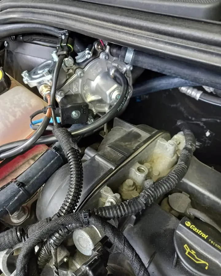 Reductor-vaporizator GPL montat în compartimentul motor